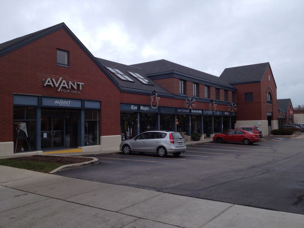 THE SHOPS ON ELM PLACE: 581 Elm Pl, Highland Park, IL 60035